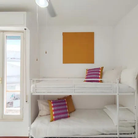 Augusta Apartment, Seconda Fila Mare Rif A820 アパート