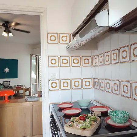 Augusta Apartment, Seconda Fila Mare Rif A820 アパート